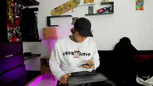 Snapshot of Tom_Krakow chatting on February 22, 6:26 pm Tom Krakow online show from February 22, 6:26 pm