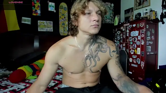 Snapshot of Tom_Krakow chatting on October 16, 3:20 pm Tom Krakow online show from October 16, 3:20 pm