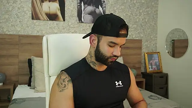 Snapshot of MarkHazze chatting on February 26, 12:27 am MarkHazze online show from February 26, 12:27 am