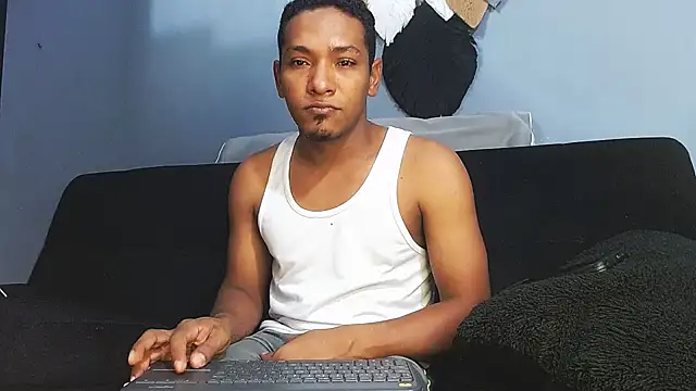 Snapshot of Grandeygruesa1 chatting on September 23, 7:40 am Grandeygruesa1 online show from September 23, 7:40 am