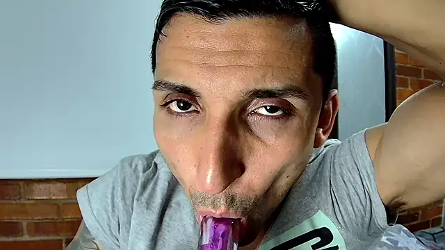 Snapshot of Marck_Muscle chatting on December 30, 2:53 am Marck Muscle online show from December 30, 2:53 am