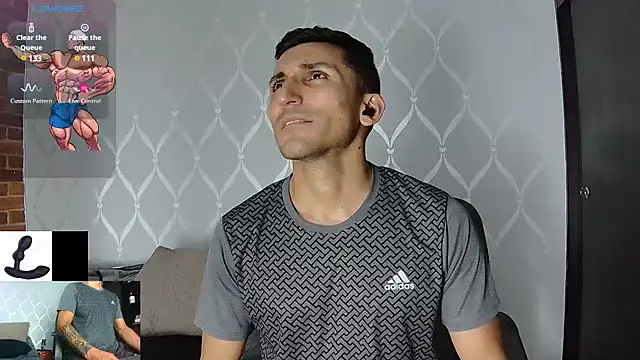 Snapshot of Marck_Muscle chatting on February 14, 2:18 am Marck Muscle online show from February 14, 2:18 am