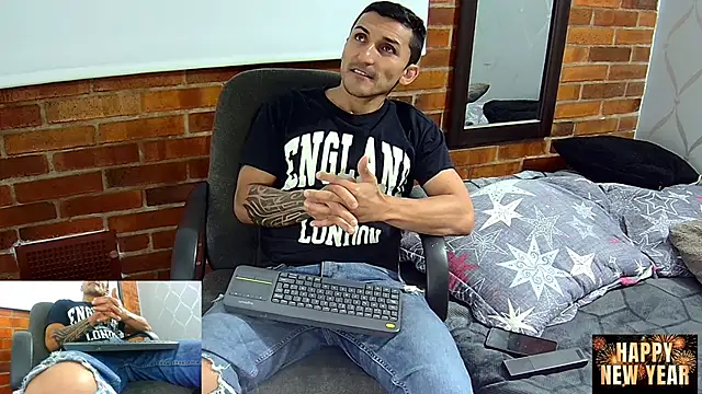 Snapshot of Marck_Muscle chatting on December 31, 4:27 am Marck Muscle online show from December 31, 4:27 am