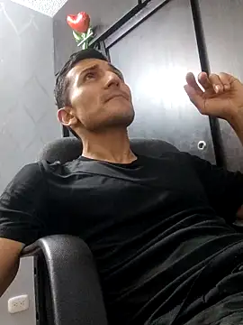 Snapshot of Marck_Muscle chatting on February 28, 12:43 am Marck Muscle online show from February 28, 12:43 am
