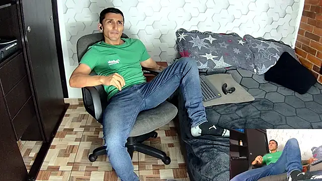 Snapshot of Marck_Muscle chatting on December 9, 3:07 am Marck Muscle online show from December 9, 3:07 am