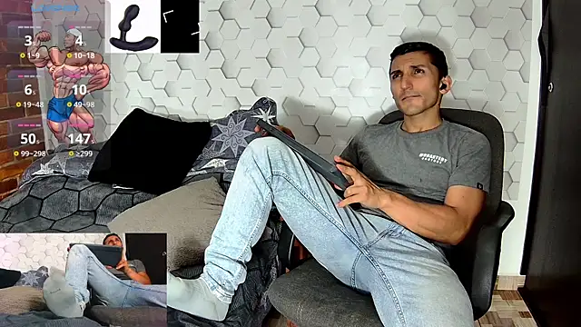 Snapshot of Marck_Muscle chatting on December 19, 2:45 am Marck Muscle online show from December 19, 2:45 am
