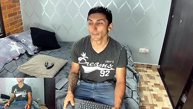 Snapshot of Marck_Muscle chatting on December 27, 3:20 am Marck Muscle online show from December 27, 3:20 am