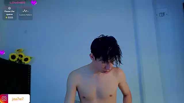 Levii Ackermann online show from April 9, 2:23 pm