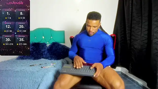 estebanlobo- online show from December 16, 9:09 pm