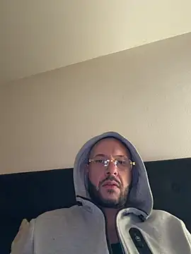 Guitccch online show from February 20, 10:00 pm