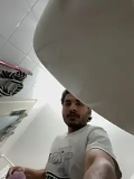 vinzpnr210 online show from March 8, 8:46 pm