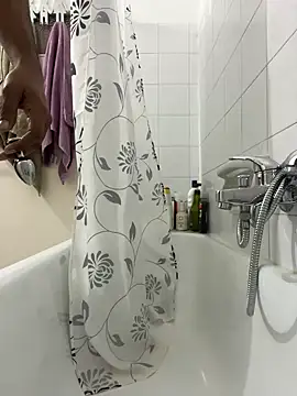 vinzpnr210 online show from January 30, 2:47 pm