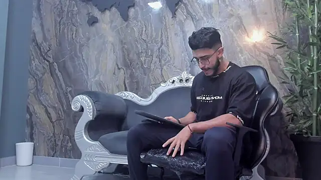 Liam Kleiin online show from December 24, 11:28 am