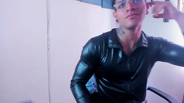 Snapshot of JuanBlade chatting on January 15, 1:31 pm JuanBlade online show from January 15, 1:31 pm