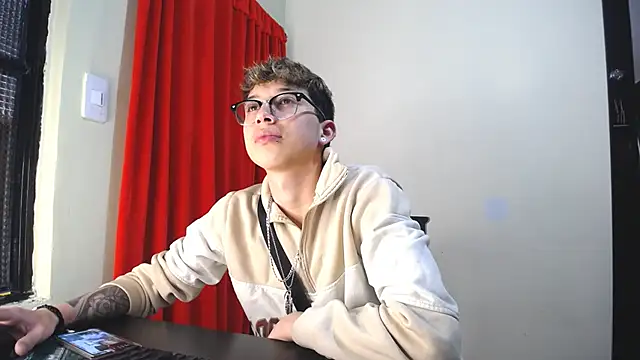 Snapshot of _Thomas_hot_ chatting on February 5, 7:42 pm Thomas hot online show from February 5, 7:42 pm