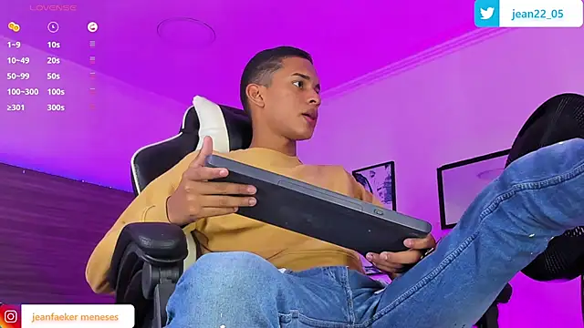 Snapshot of dilan_alfonzo chatting on January 30, 7:37 pm dilan alfonzo online show from January 30, 7:37 pm