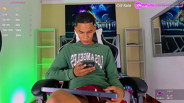 Snapshot of dilan_alfonzo chatting on December 15, 7:53 pm dilan alfonzo online show from December 15, 7:53 pm