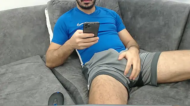 Snapshot of Naughtb0y chatting on January 4, 1:31 pm Naughtb0y online show from January 4, 1:31 pm