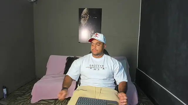 Big furry bear13 online show from February 4, 6:52 am