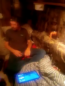 hothippie420 online show from December 5, 1:35 am