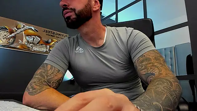 Snapshot of AronGrant chatting on September 30, 9:57 am AronGrant online show from September 30, 9:57 am
