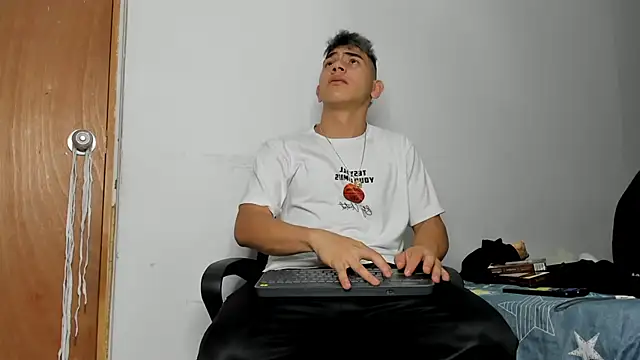 andrew rose  online show from December 21, 11:57 pm