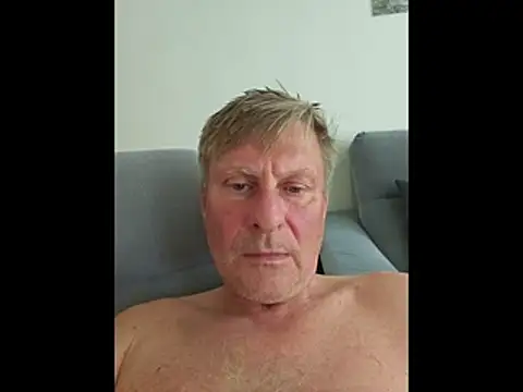 johnnym1 online show from April 28, 2:33 pm