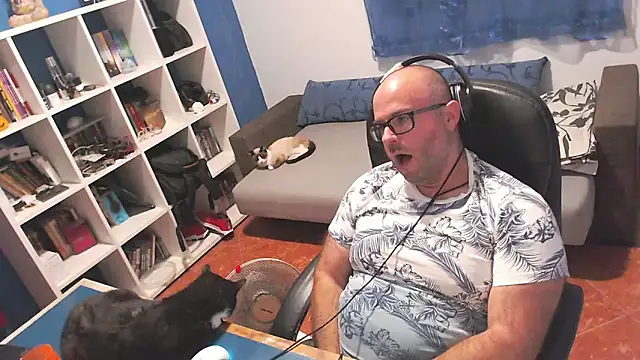 ravingr4d4 online show from October 11, 8:46 pm