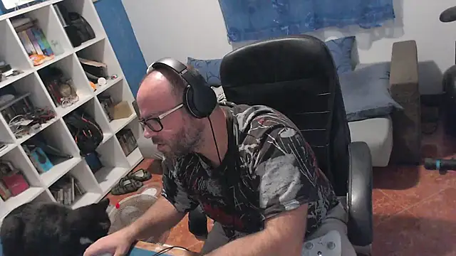 ravingr4d4 online show from September 23, 9:25 pm