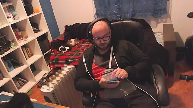 ravingr4d4 online show from March 7, 10:21 pm