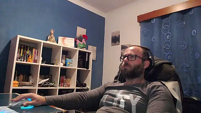 ravingr4d4 online show from January 8, 10:37 pm