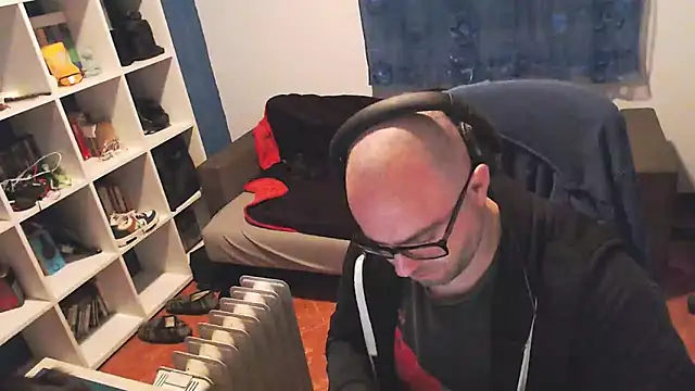 ravingr4d4 online show from February 20, 10:26 pm