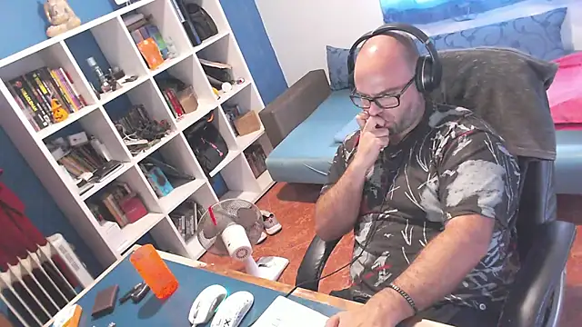 ravingr4d4 online show from September 11, 2:05 pm