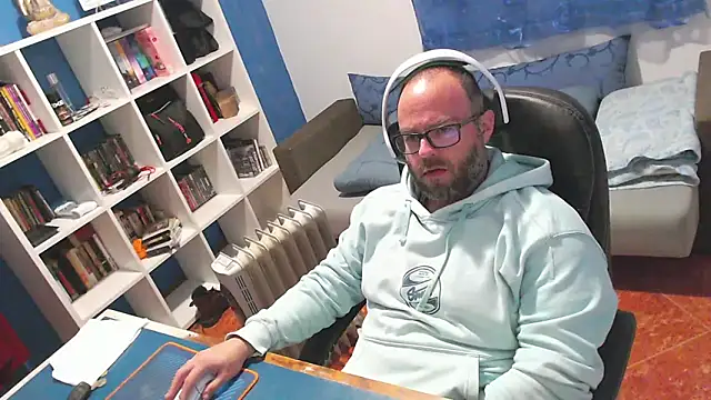 ravingr4d4 online show from March 1, 7:57 pm