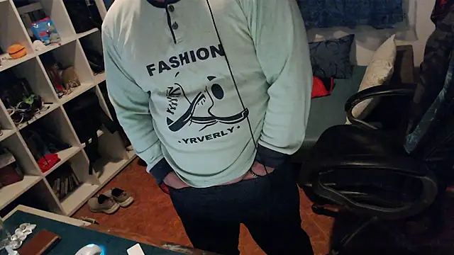 ravingr4d4 online show from February 1, 1:55 am