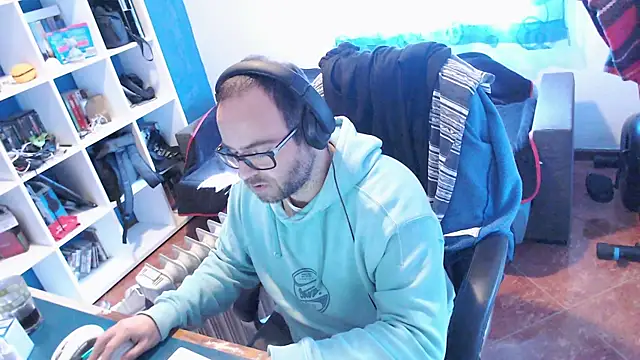 ravingr4d4 online show from January 30, 2:15 pm