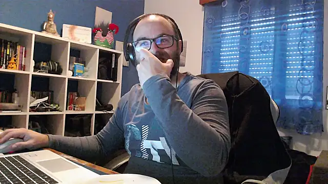 ravingr4d4 online show from January 9, 9:16 am