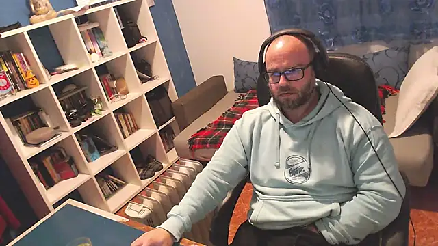 ravingr4d4 online show from March 9, 10:52 pm