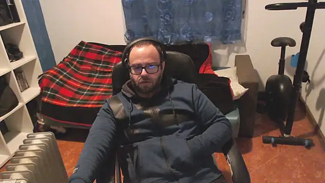 ravingr4d4 online show from February 7, 9:15 pm