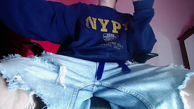 zacwatson  online show from April 24, 11:07 pm