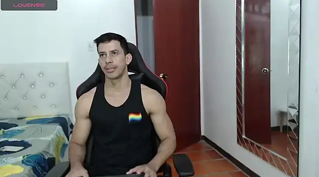 Snapshot of JoseRumbero26 chatting on December 16, 11:01 am JoseRumbero26 online show from December 16, 11:01 am