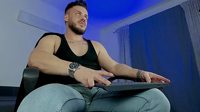 Snapshot of juliusmasters chatting on February 9, 8:13 pm juliusmasters online show from February 9, 8:13 pm