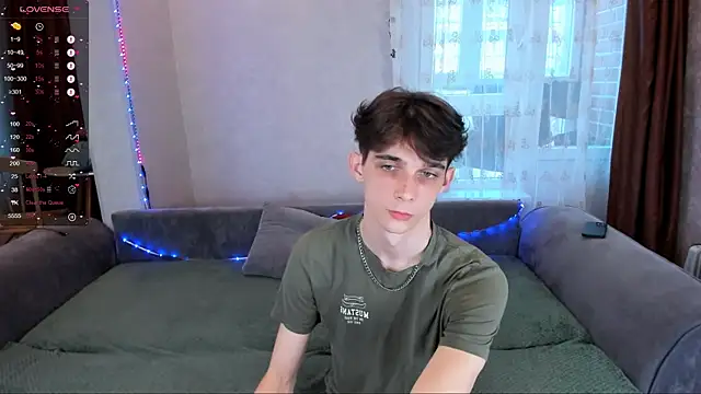 Aaron Boom online show from April 26, 1:19 pm