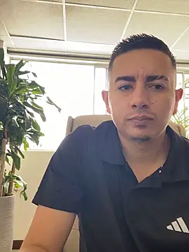 Snapshot of DanielGomez9 chatting on December 25, 3:06 pm DanielGomez9 online show from December 25, 3:06 pm