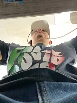 Snapshot of DanielGomez9 chatting on January 27, 2:35 pm DanielGomez9 online show from January 27, 2:35 pm