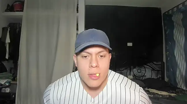 Snapshot of regan_jhonso chatting on March 21, 4:06 am regan jhonso online show from March 21, 4:06 am