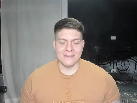 Snapshot of regan_jhonso chatting on December 25, 5:48 am regan jhonso online show from December 25, 5:48 am