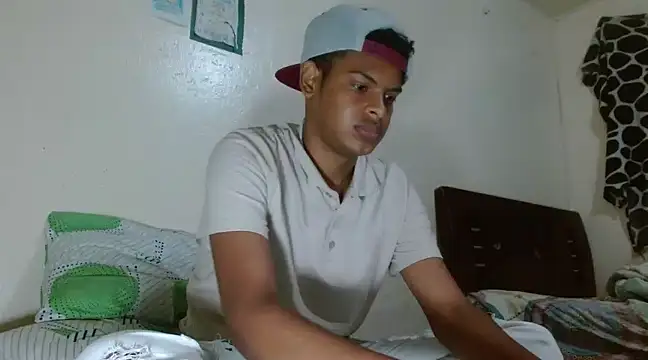 Snapshot of boylittle19cm chatting on February 17, 12:38 pm boylittle19cm online show from February 17, 12:38 pm