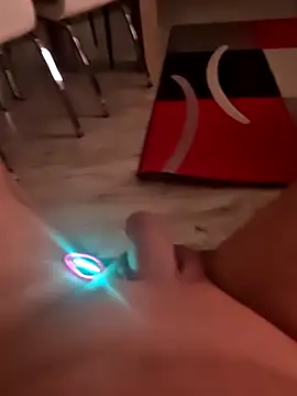 Szeltolo001 online show from April 23, 12:37 am