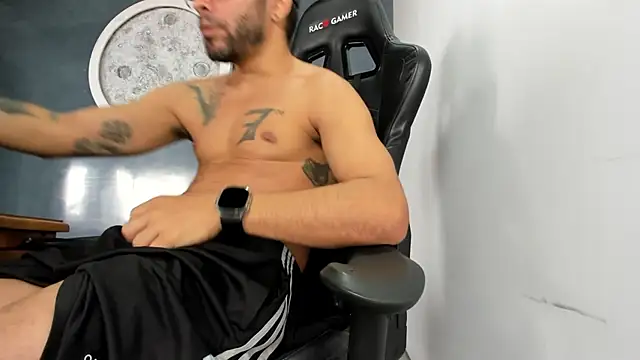 Snapshot of Bryan_Bronx chatting on February 6, 2:37 pm Bryan Bronx online show from February 6, 2:37 pm